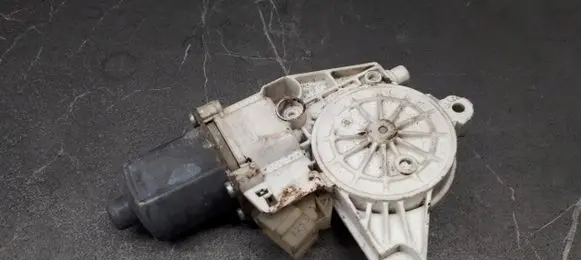 Mercedes-Benz E W212 Front door window regulator motor a2048200142