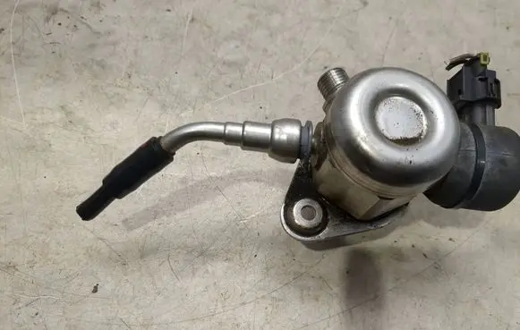 Hyundai Veloster Fuel injection high pressure pump 353202b130 9046010022