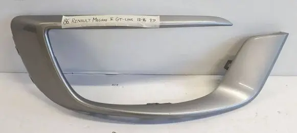 Renault Megane III Front bumper lower grill 261A26605R