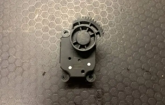 Ford Focus C-MAX Air flap motor/actuator 3M5H19E616AB EAD251