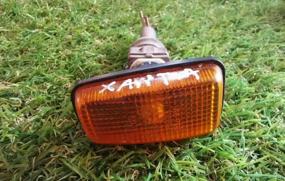Citroen Xantia Front fender indicator light