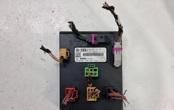 Audi A4 S4 B8 8K Comfort/convenience module 8K0907063DB F005V01205 02016001