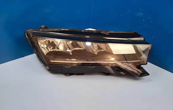 Skoda Octavia Mk4 Headlight/headlamp 5E4941010 0301134232AA