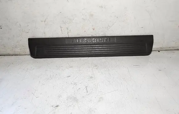 Mitsubishi Pajero Front sill trim cover MR941204