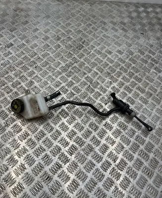 Nissan X-Trail T32 Brake fluid reservoir 97043852 0204824774 4BD1A