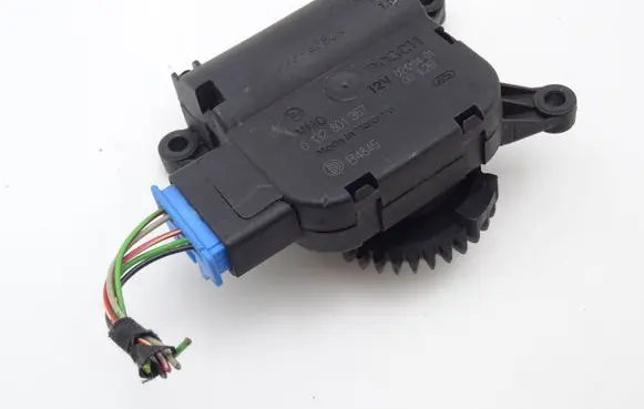 Skoda Fabia Mk1 (6Y) Air flap motor/actuator 0132801357