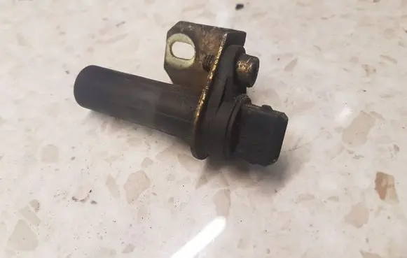 BMW 5 E39 Crankshaft position sensor 2243560