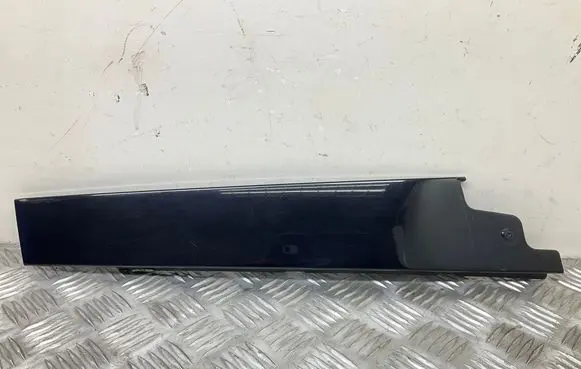 Audi Q3 8U Front door glass trim molding 8U0837901C