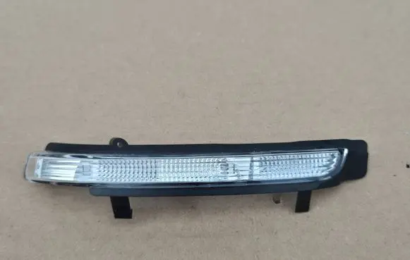 Skoda Octavia Mk2 (1Z) Mirror indicator light 3T0949101