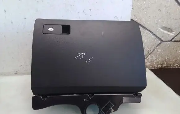 Volkswagen PASSAT B6 Glove box 3C1857101