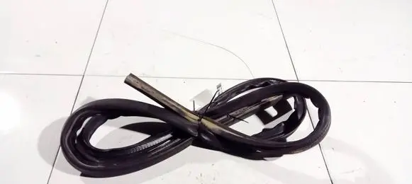 Nissan Primera Rubber seal front coupe door 