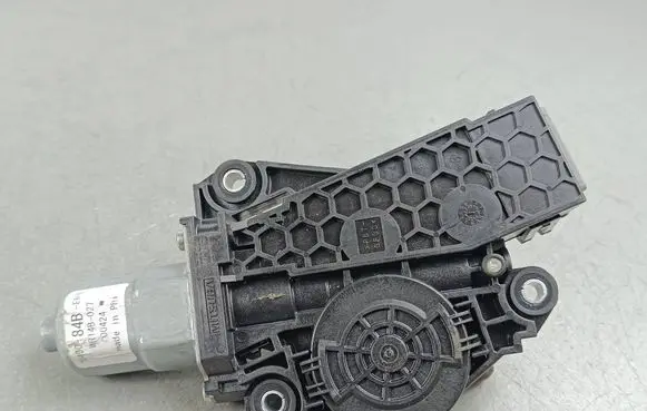 Honda CR-V Sunroof motor/actuator 7049084BE010