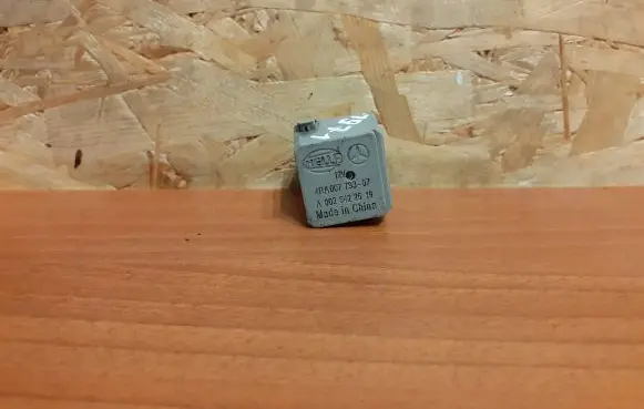 Mercedes-Benz Vito Viano W639 Other relay A0025422619 4RA00779307