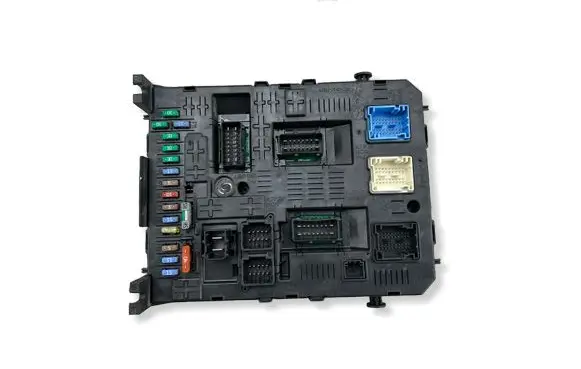 Peugeot Partner Fuse module 967847708001