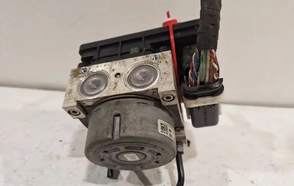 Peugeot 208 ABS Pump 10.0915-3956.3