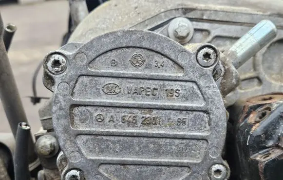 Mercedes-Benz Vito Viano W639 Vacuum pump A6462300165