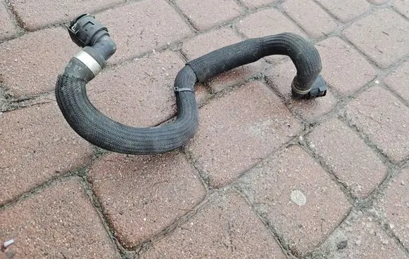 Renault Megane IV Engine coolant pipe/hose 215012126R