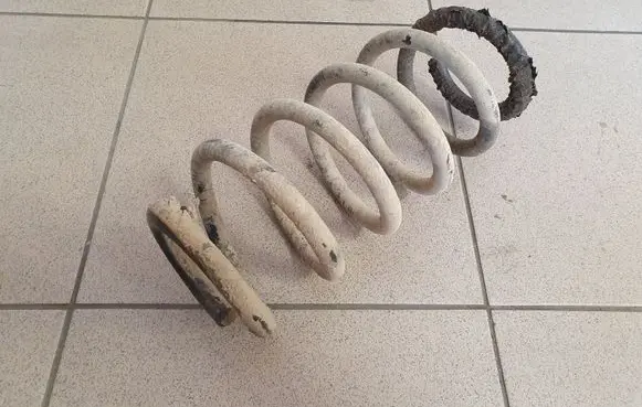 Toyota Avensis T270 Rear coil spring