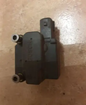 Audi 100 200 5000 C3 Fuel pressure regulator 2437020009