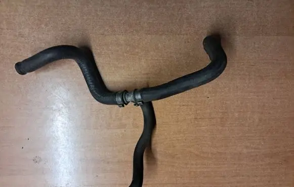 Mercedes-Benz 190 W201 Engine coolant pipe/hose 1022032182