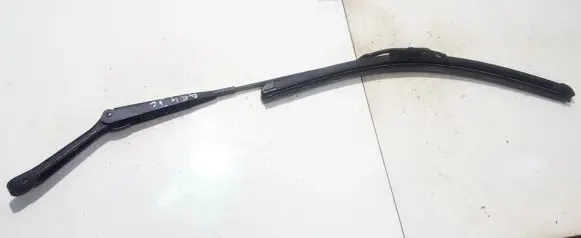 Nissan Almera N16 Front wiper blade arm