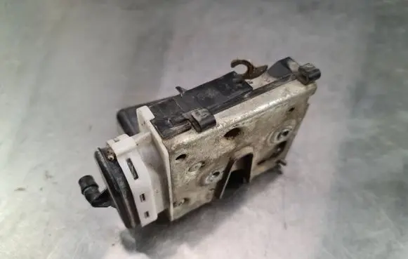 Audi A4 S4 B5 8D Rear door lock 4A0839016