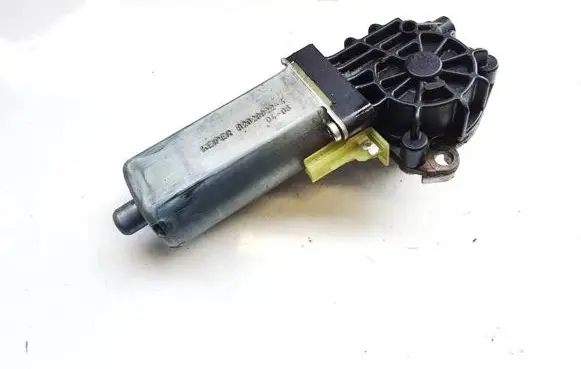 Mercedes-Benz C W203 Seat adjustment motor 0390203001 82028922-4