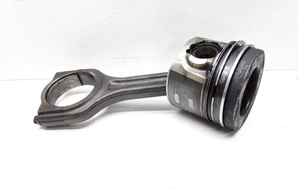 Volvo V60 Piston with connecting rod