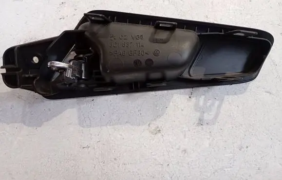 Volkswagen PASSAT B6 Front door interior handle 3C1837114