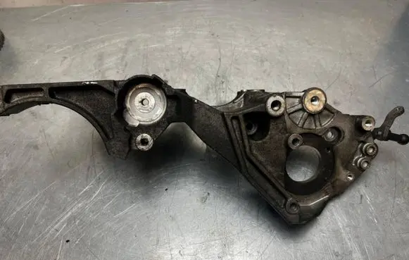 Volkswagen PASSAT B6 Generator/alternator bracket 03L903143D
