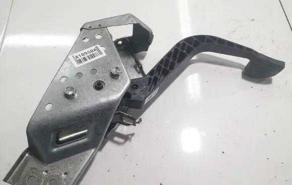Opel Zafira A Clutch pedal 13192503
