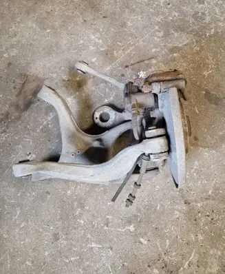 Rear wheel hub spindle/knuckle