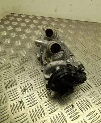 Volkswagen Touran III Water pump 05E121117G