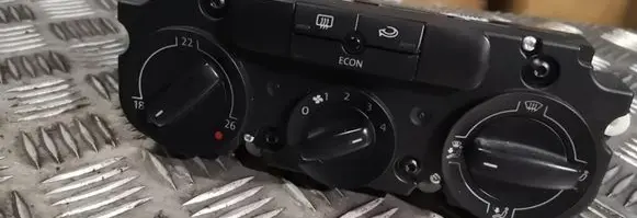 Volkswagen Golf V Climate control unit