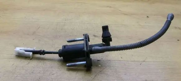 Opel Insignia A Clutch master cylinder 55561916