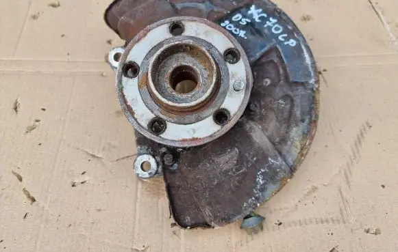 Volvo XC70 Front wheel hub spindle knuckle