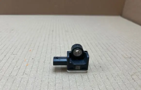 Mercedes-Benz CLA C117 X117 W117 Airbag deployment crash/impact sensor A1668210151