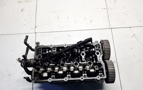 Volkswagen Tiguan Engine head 03g103373a