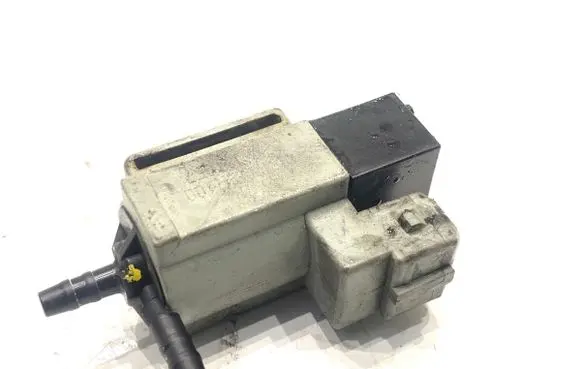 KIA Carens III Fuel pressure regulator 351202A400