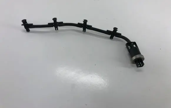 Volkswagen PASSAT B6 Fuel return line/hose 928301101