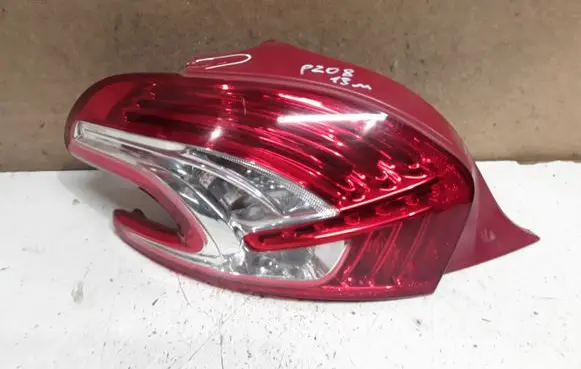 Peugeot 208 Rear/tail lights 9672628280