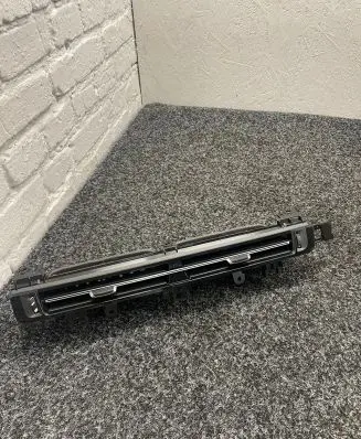 BMW X1 U11 Dash center air vent grill 9873178