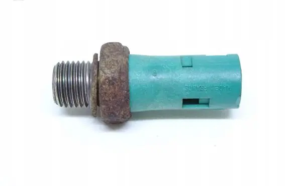 Mitsubishi Carisma Oil pressure sensor MITSUBISHI_CARISMA_1.9_DI_CZUJNIK_CIŚNIENIA_OLEJU