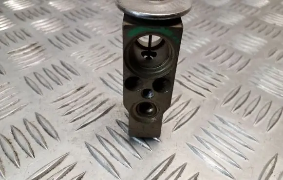 Citroen Xsara Air conditioning (A/C) expansion valve 654437N