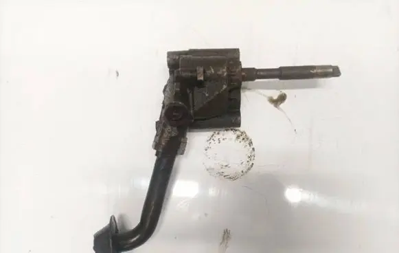 Volkswagen Golf II Oil pump 026115153a
