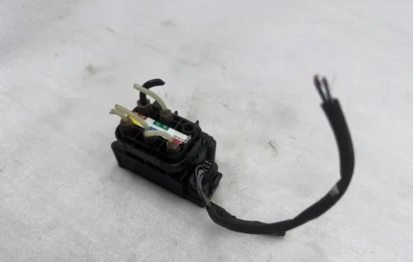 Mercedes-Benz S W222 Air suspension valve block A0993200058
