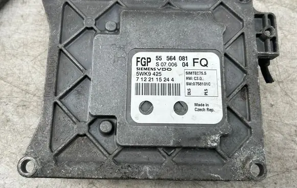 Opel Zafira B Engine control unit/module 55564081 7122115244 5WK9425