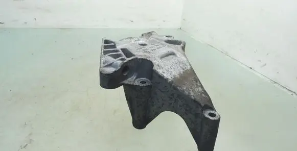 Skoda Octavia Mk2 (1Z) Engine mounting bracket 03G199207G