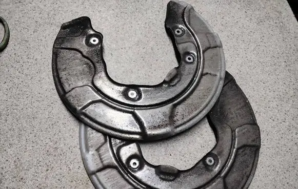 BMW 5 G30 G31 G38 Rear brake disc plate dust cover 6861802 6861801