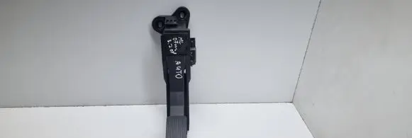 Mercedes-Benz ML W164 Accelerator throttle pedal A1643000104